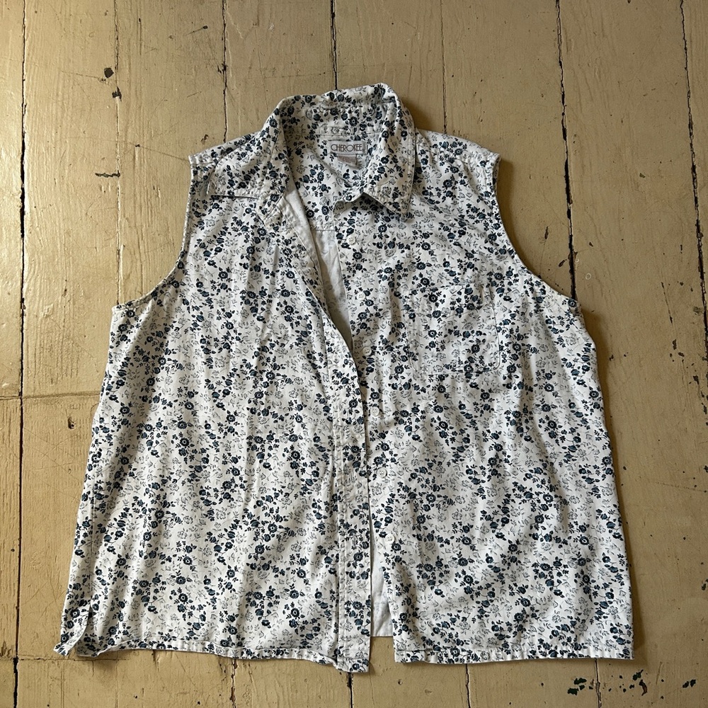 Cherokee Sleeveless Floral Button Down Shirt